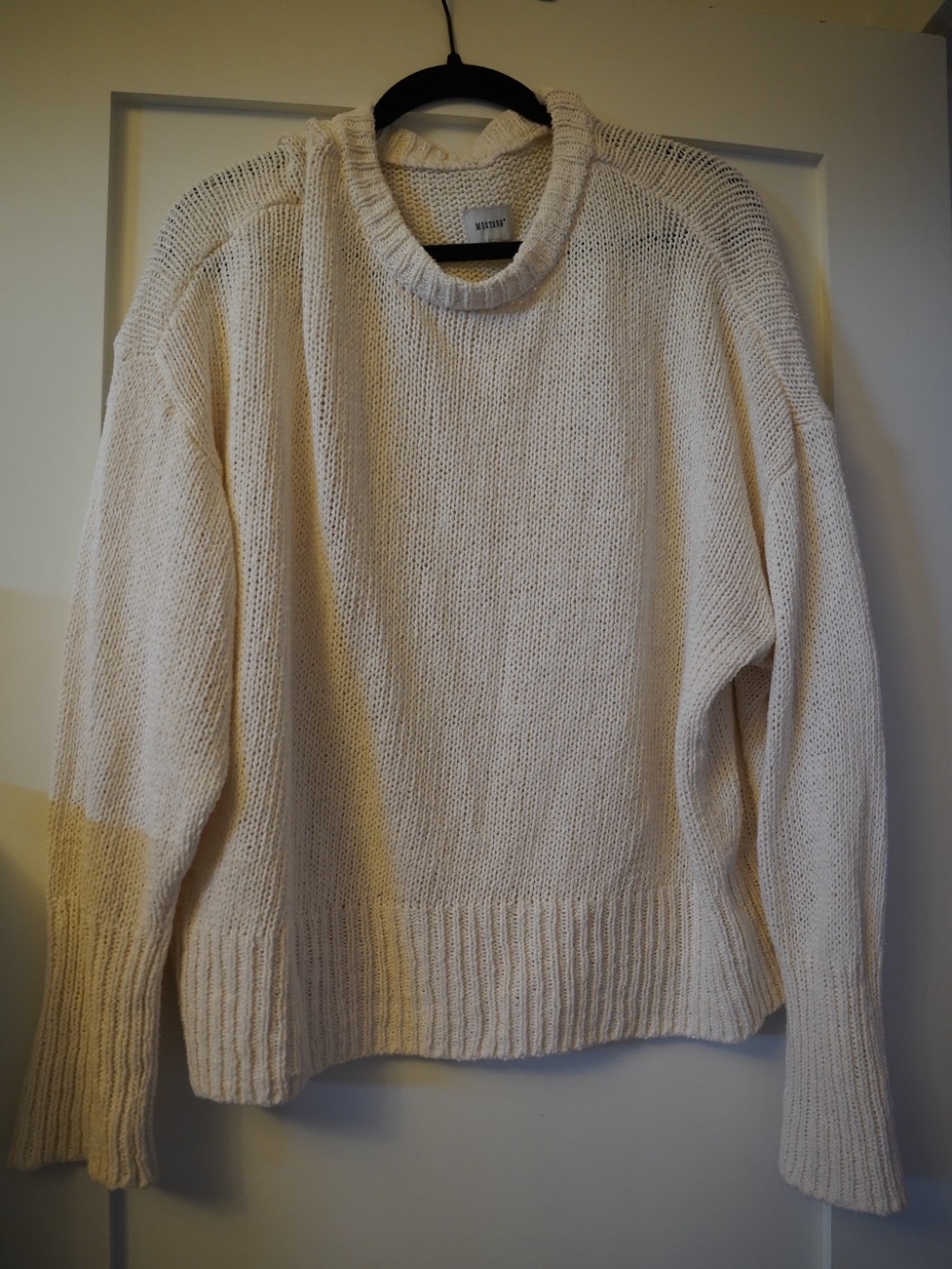 Wit & Wisdom Cream Crewneck Chunky Knit Sweater